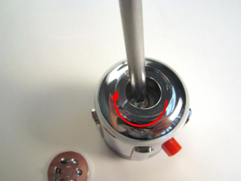  Install the screw by turning clockwise until the handle is firmly attached to the faucet.