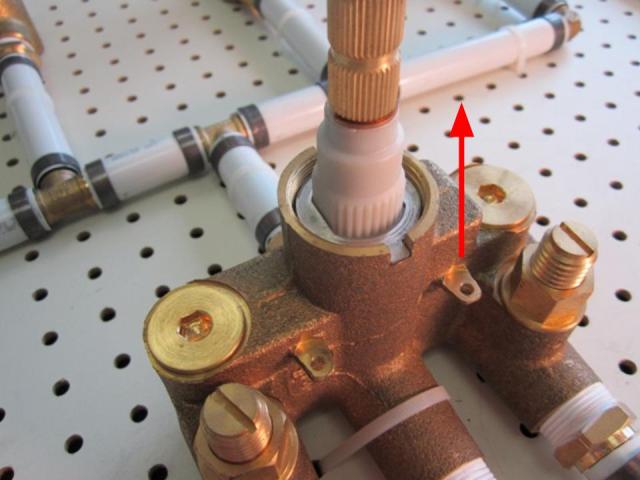  Remove the fixed washer by pulling it with your fingers.